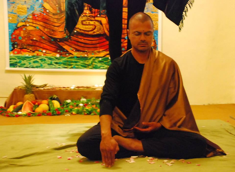 Juan Carlos Dudier representando al futuro Buda.